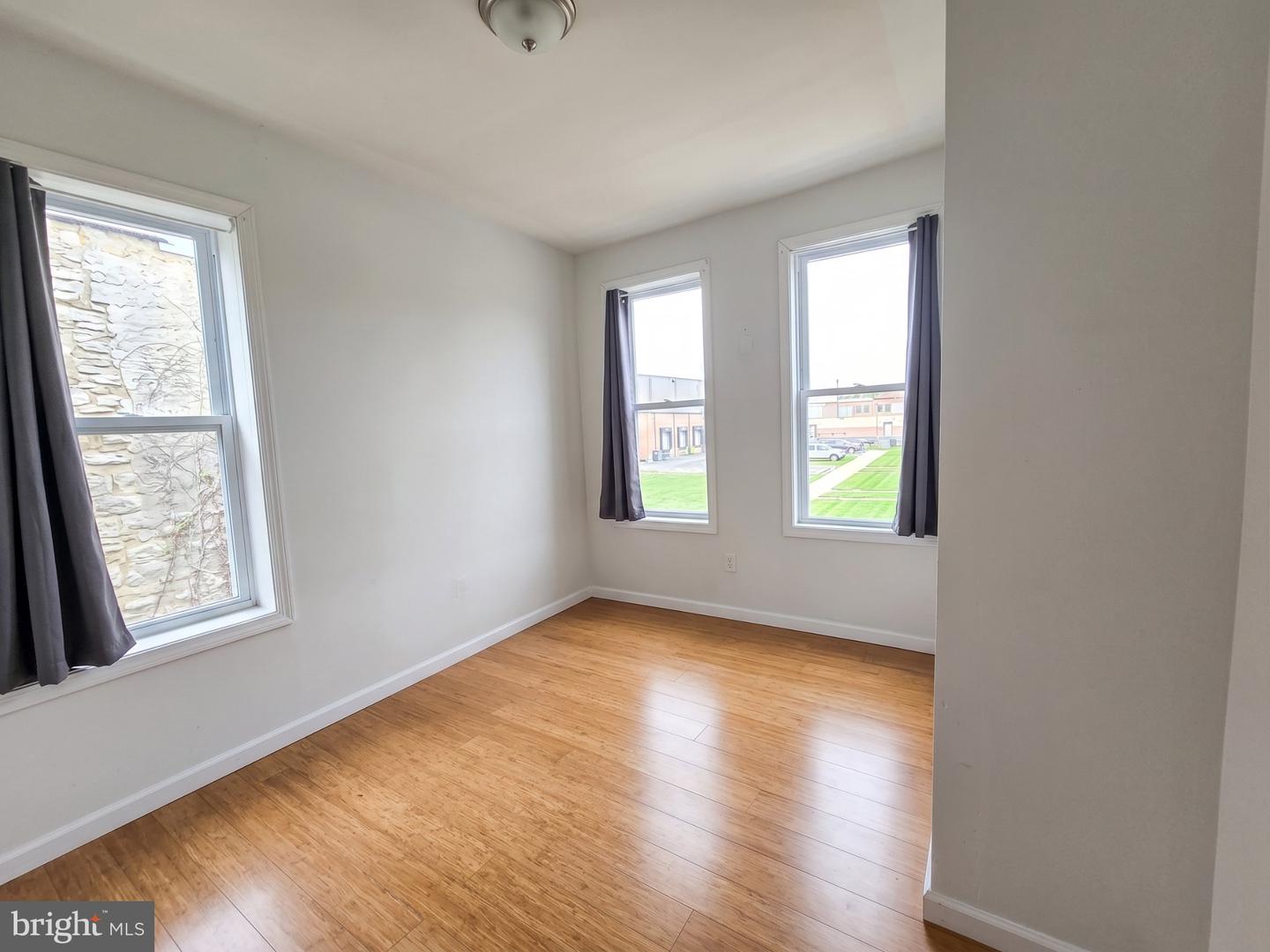 2107 W Somerset St Property Photo 15