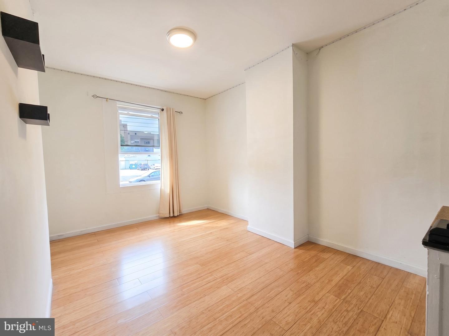 2107 W Somerset St Property Photo 16