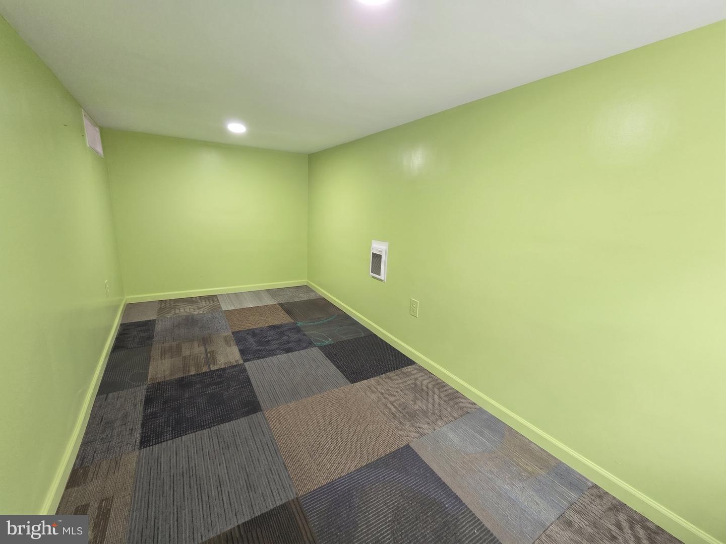 2107 W Somerset St Property Photo 21