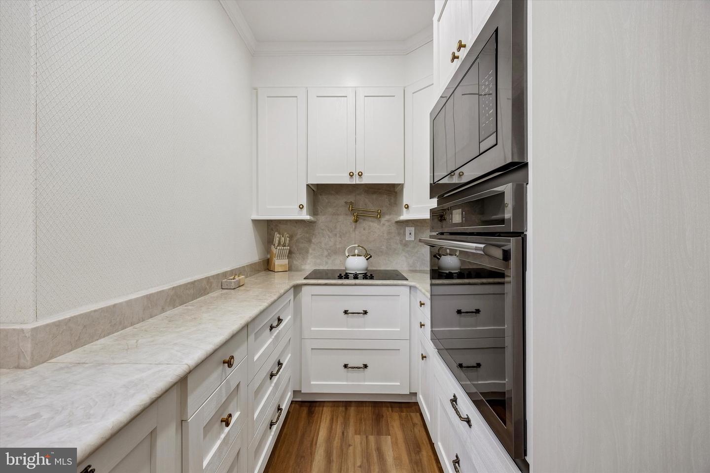 250 S 13th St #8e Property Photo 8