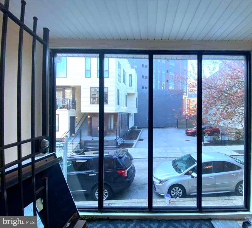 3215 Summer St Property Photo 8