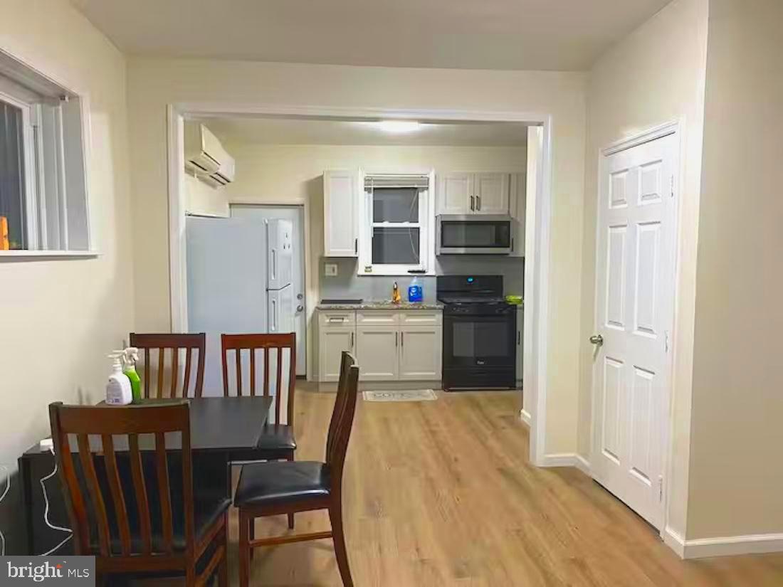 3215 Summer St Property Photo 10