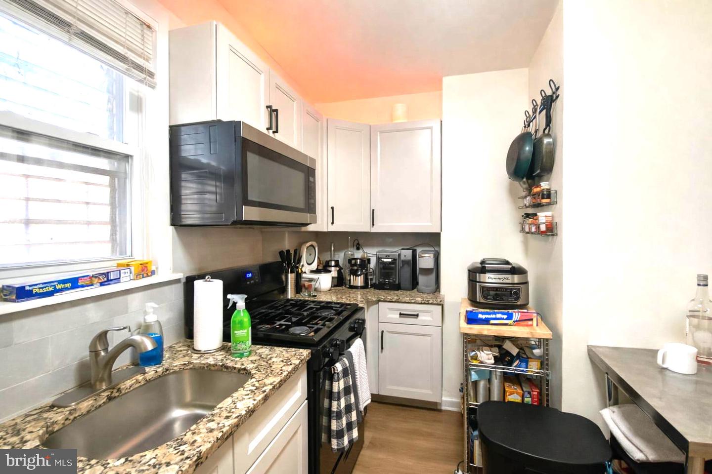 3215 Summer St Property Photo 12