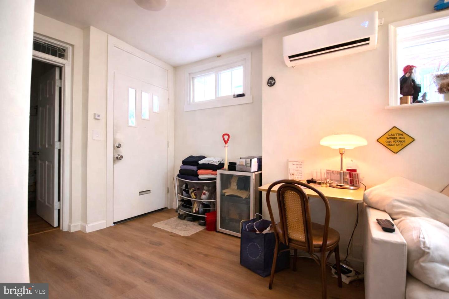 3215 Summer St Property Photo 13