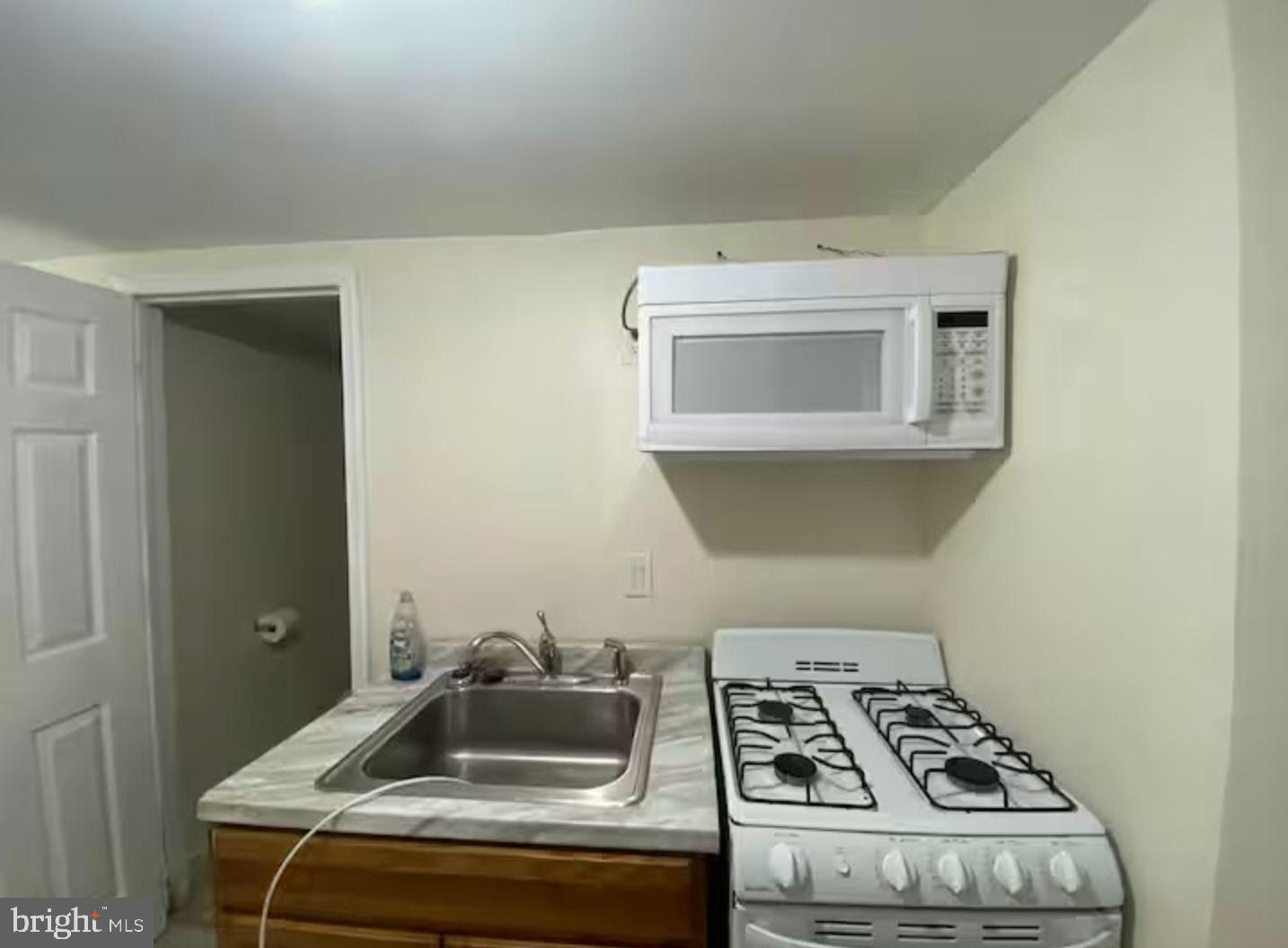 3215 Summer St Property Photo 20
