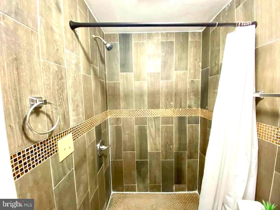 3215 Summer St Property Photo 23