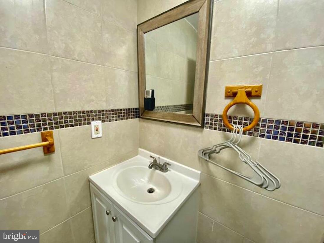 3215 Summer St Property Photo 25