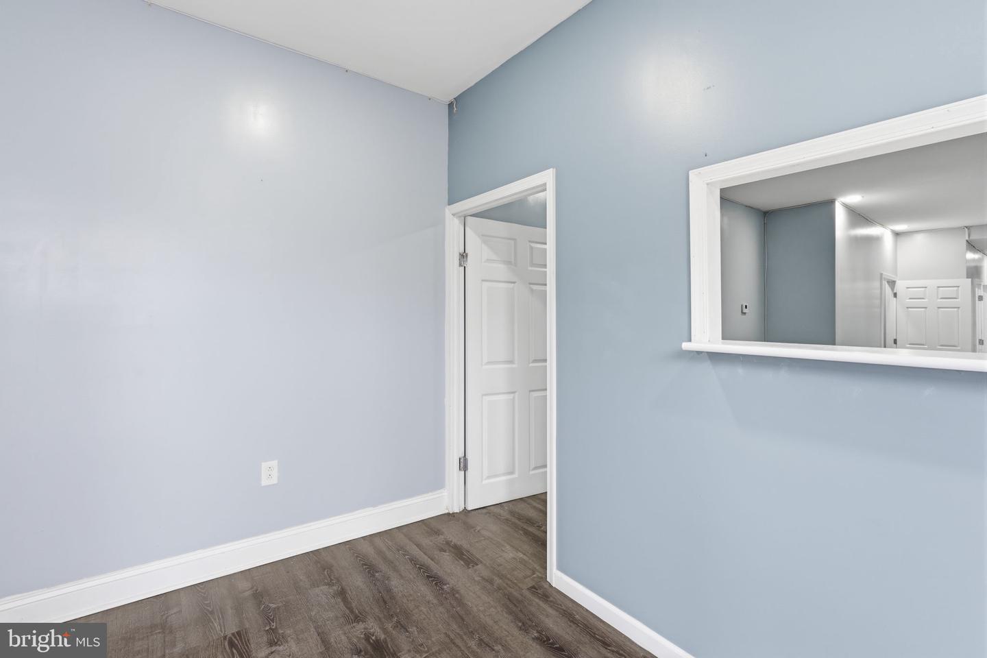 433 W Somerset St Property Photo 4