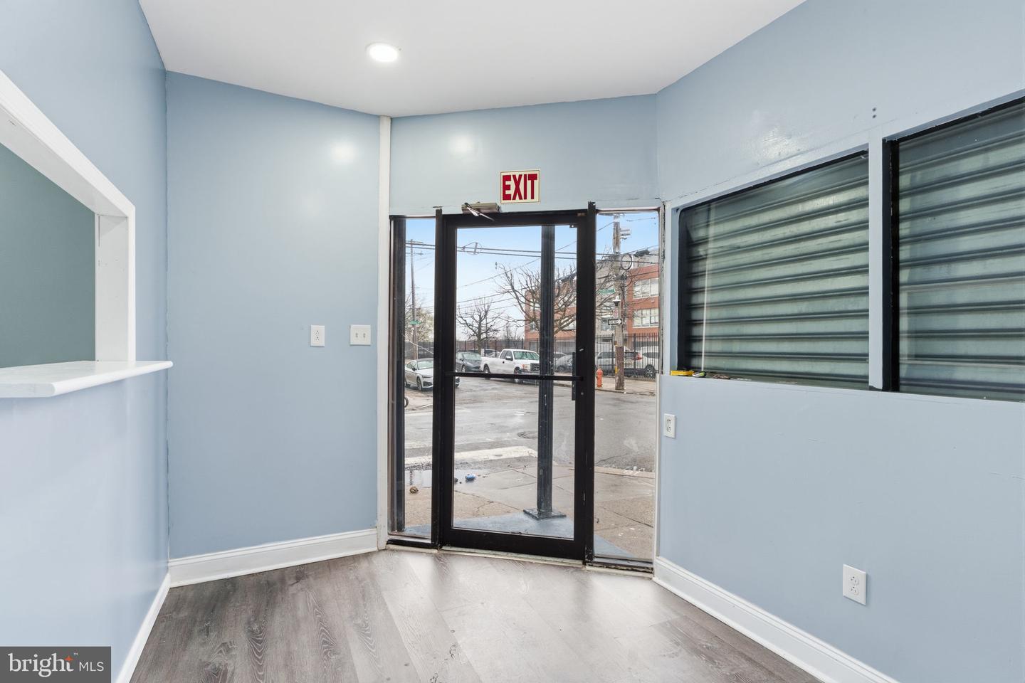 433 W Somerset St Property Photo 5