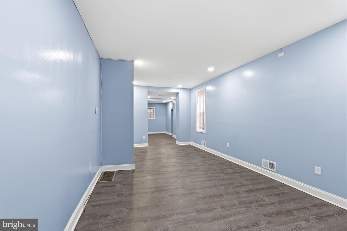 433 W Somerset St Property Photo 6