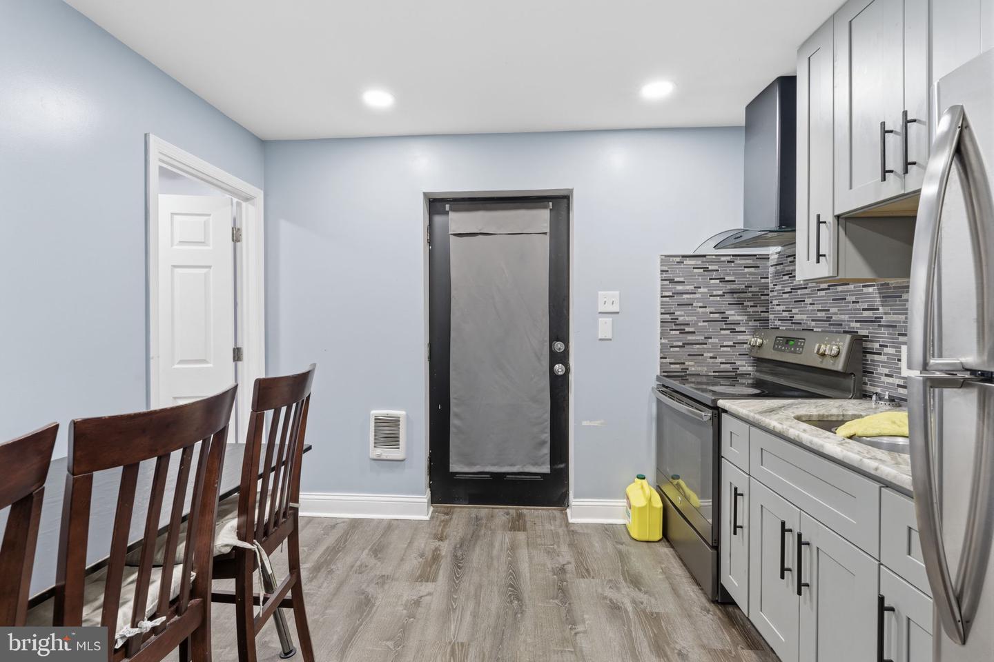 433 W Somerset St Property Photo 19