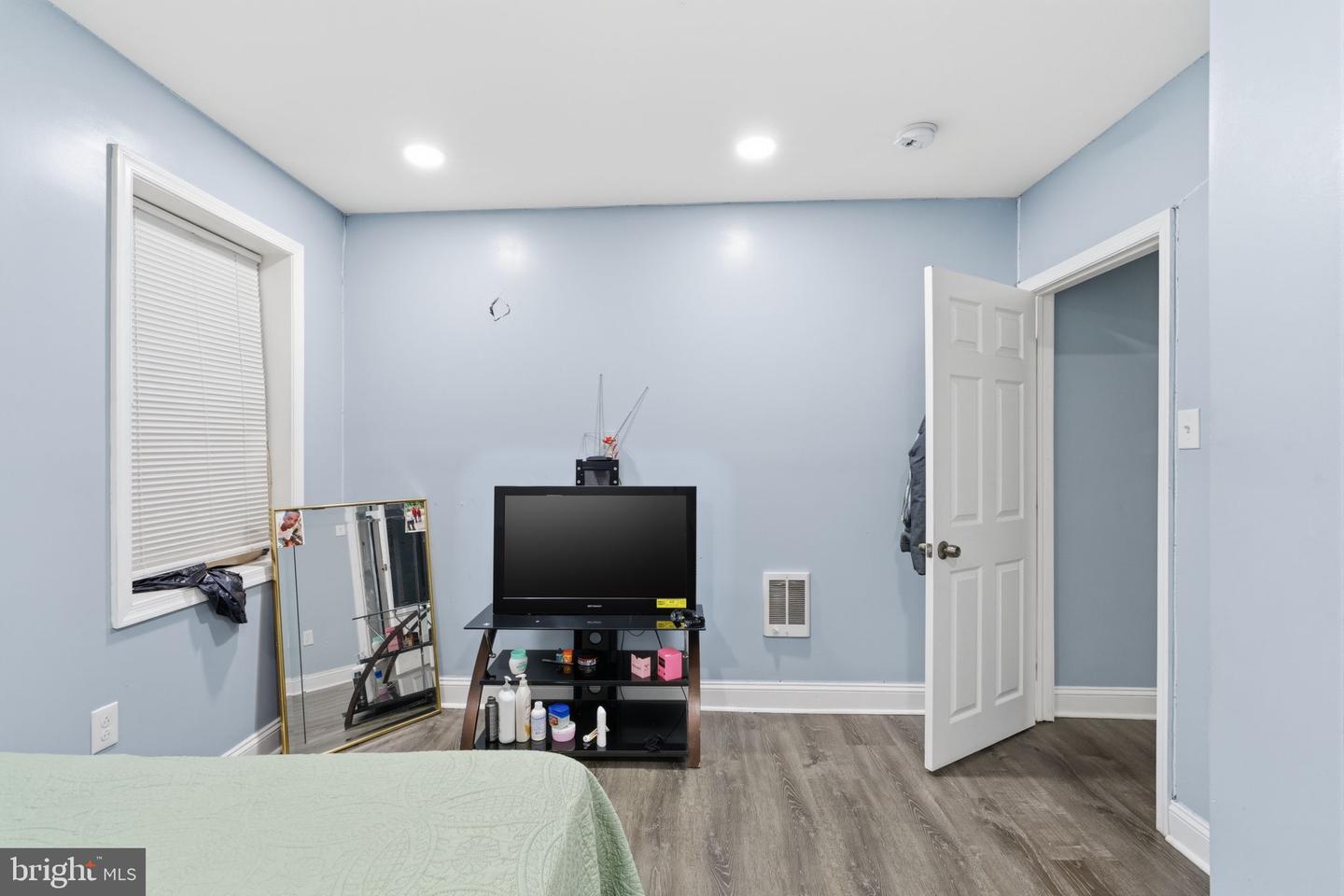 433 W Somerset St Property Photo 27