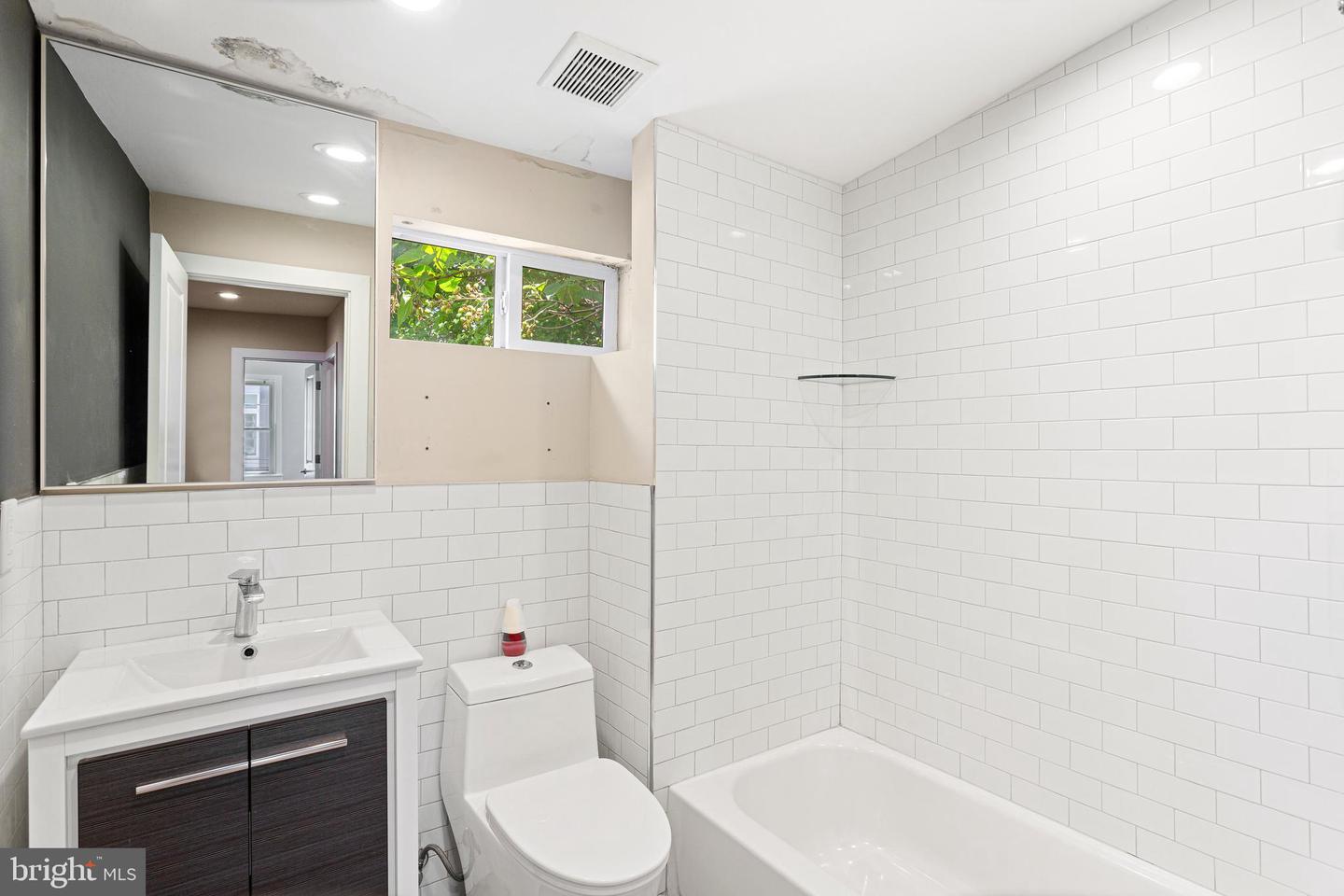 1233 N Lecount St Property Photo 9