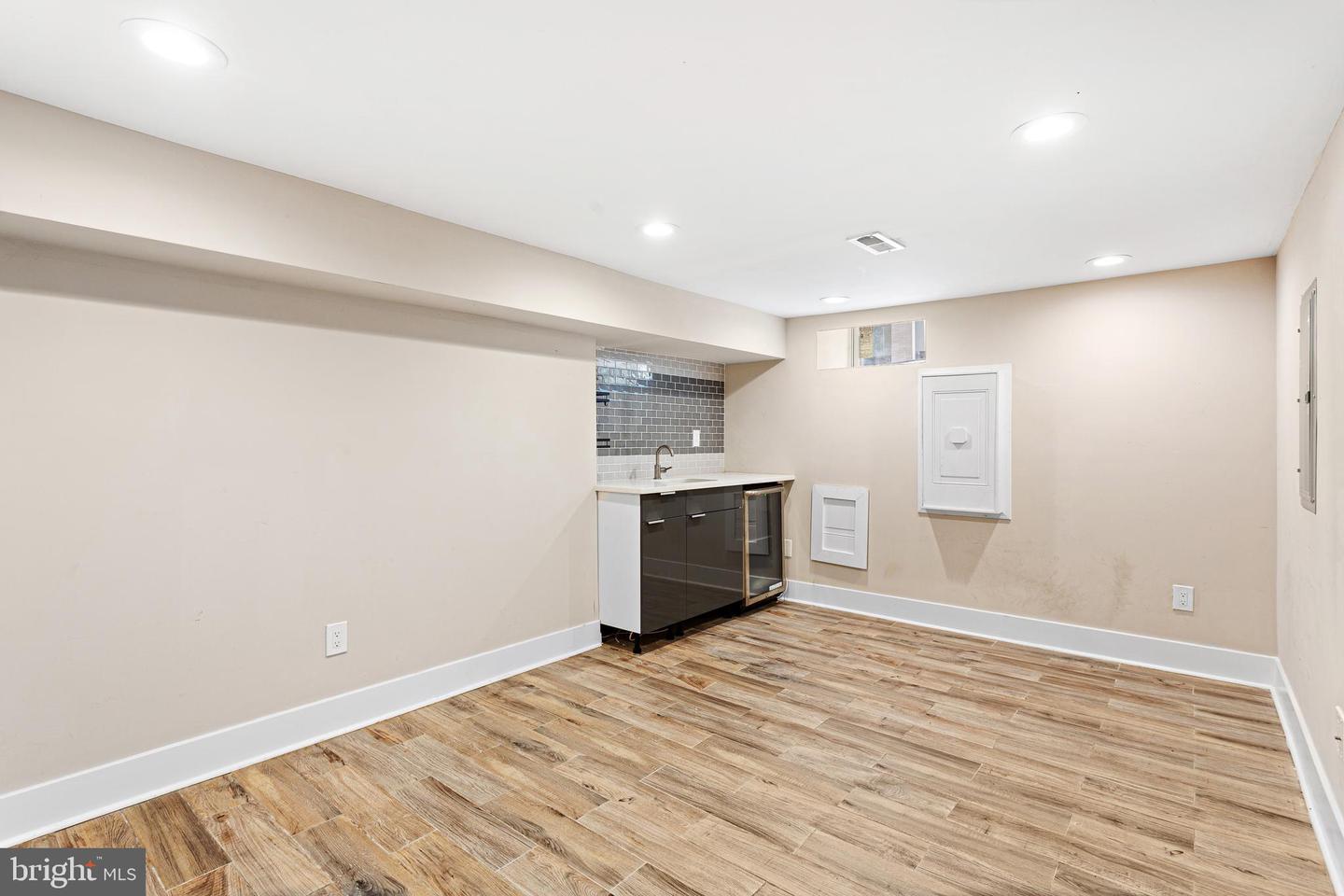 1233 N Lecount St Property Photo 12