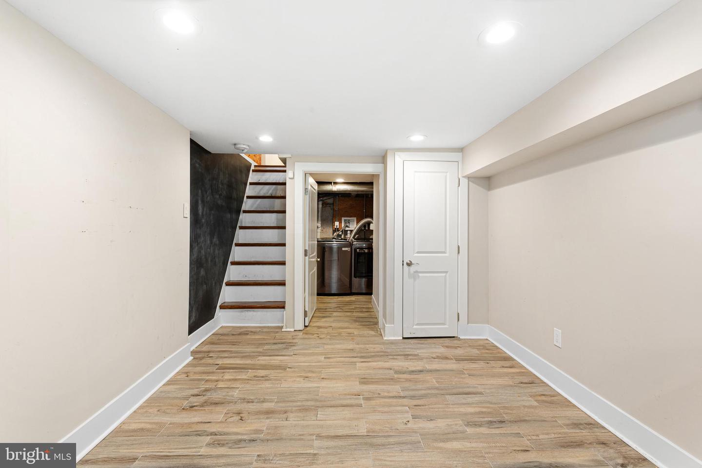 1233 N Lecount St Property Photo 13