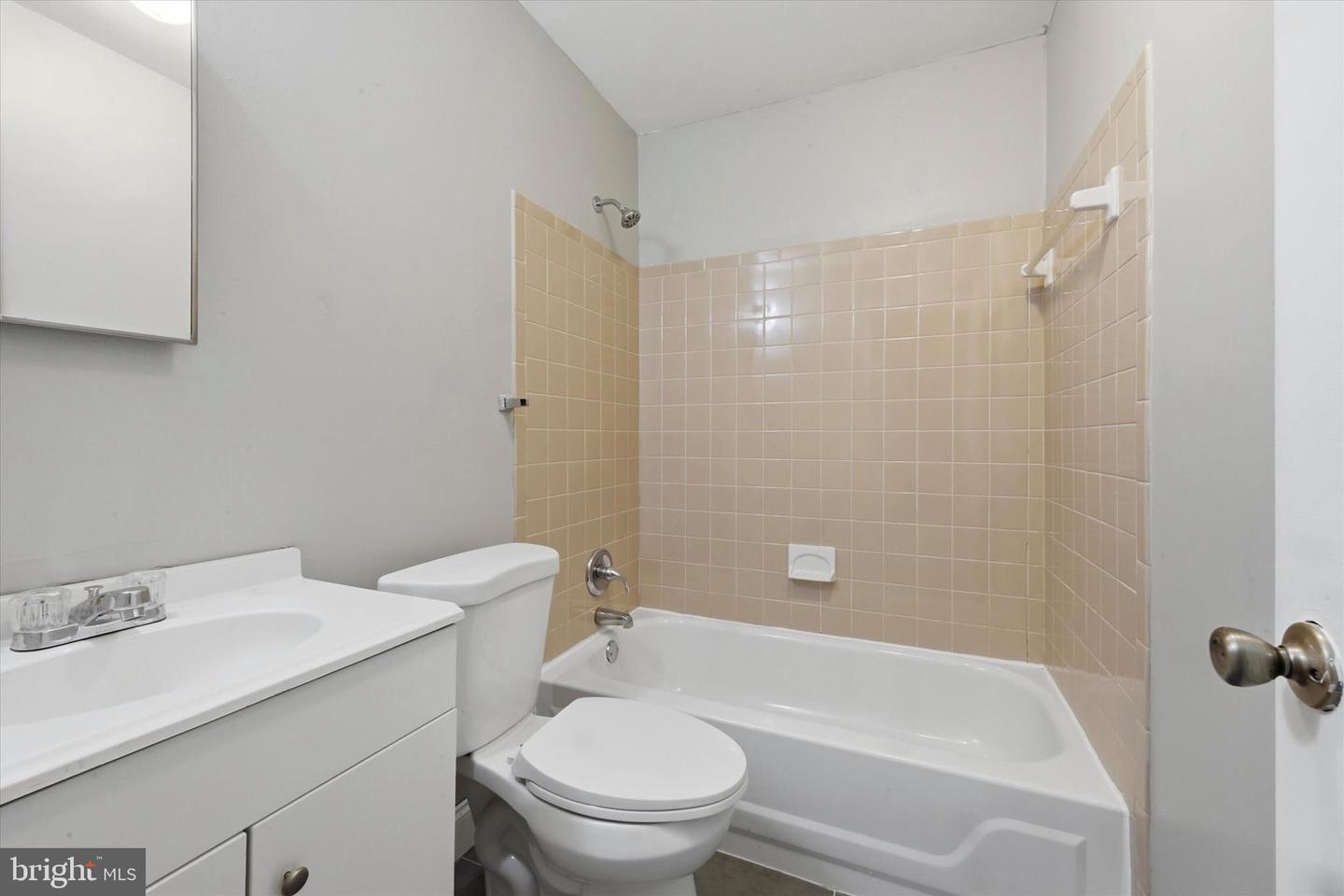 2933 W Diamond St Property Photo 9