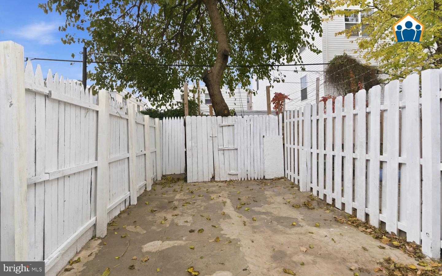 2625 Braddock St Property Photo 2