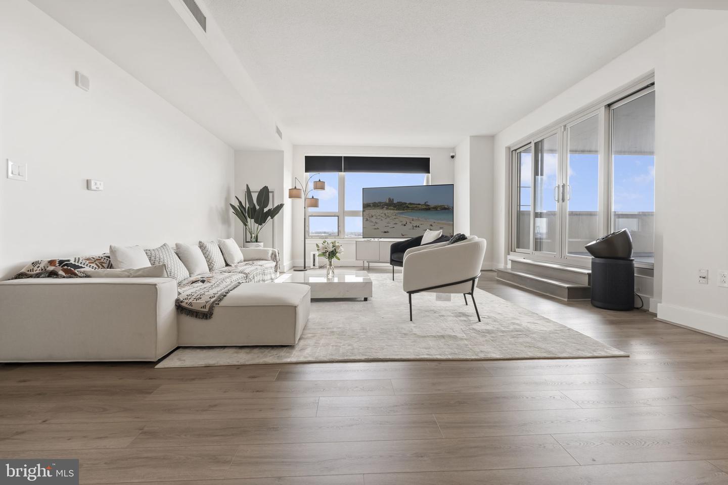 717 S Chris Columbus Blvd #1102 Property Photo 1