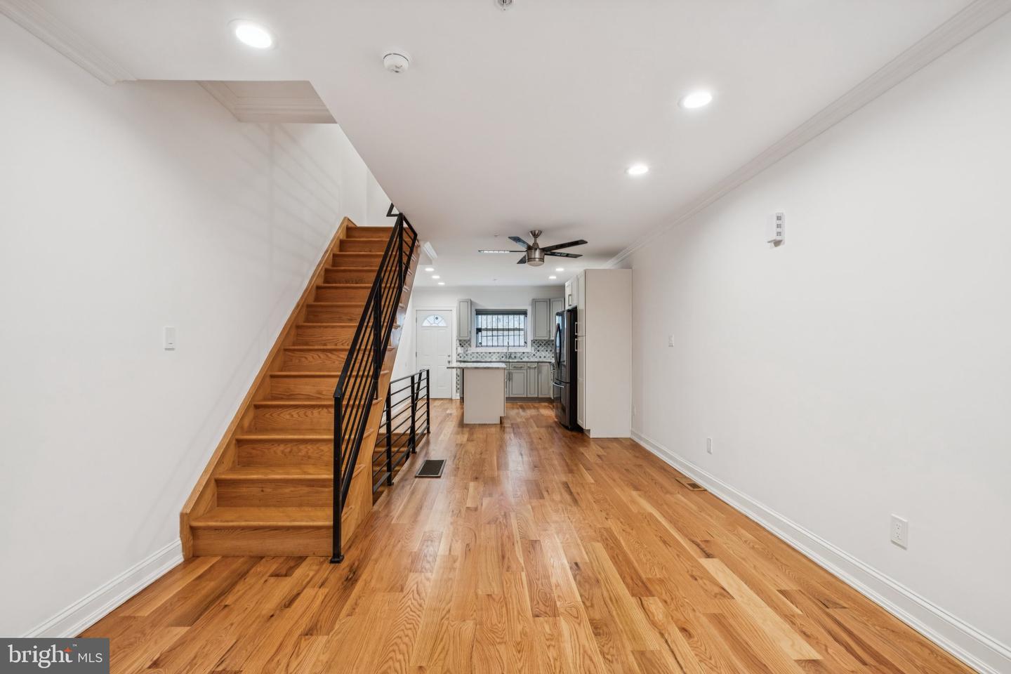 1710 W Seybert St Property Photo 5