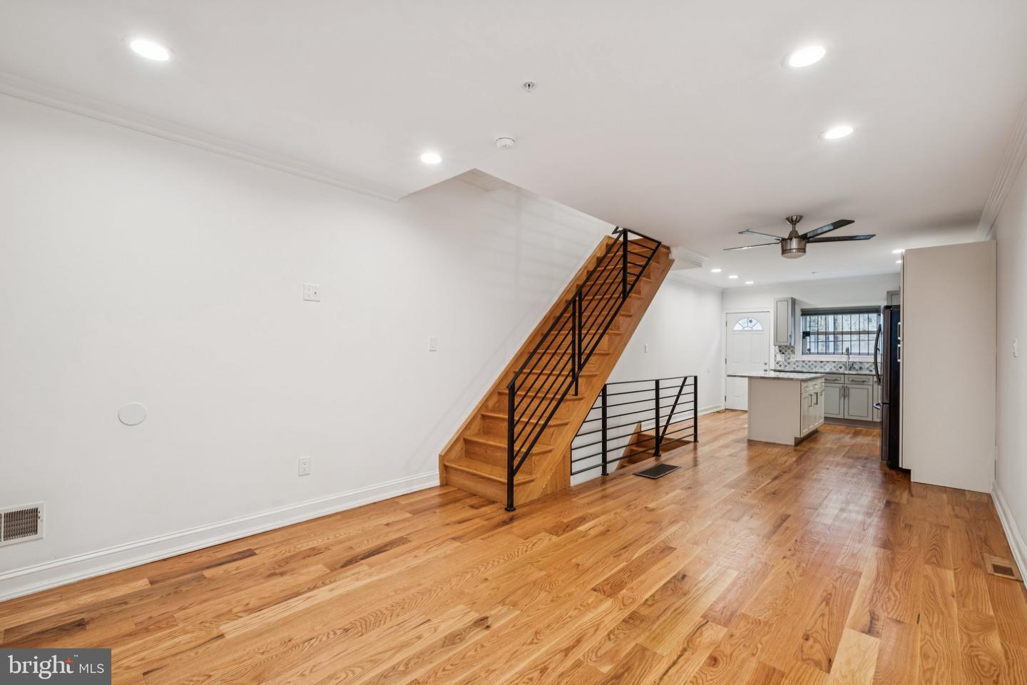 1710 W Seybert St Property Photo 6