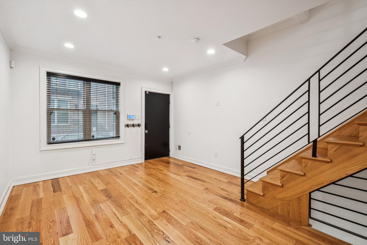 1710 W Seybert St Property Photo 8