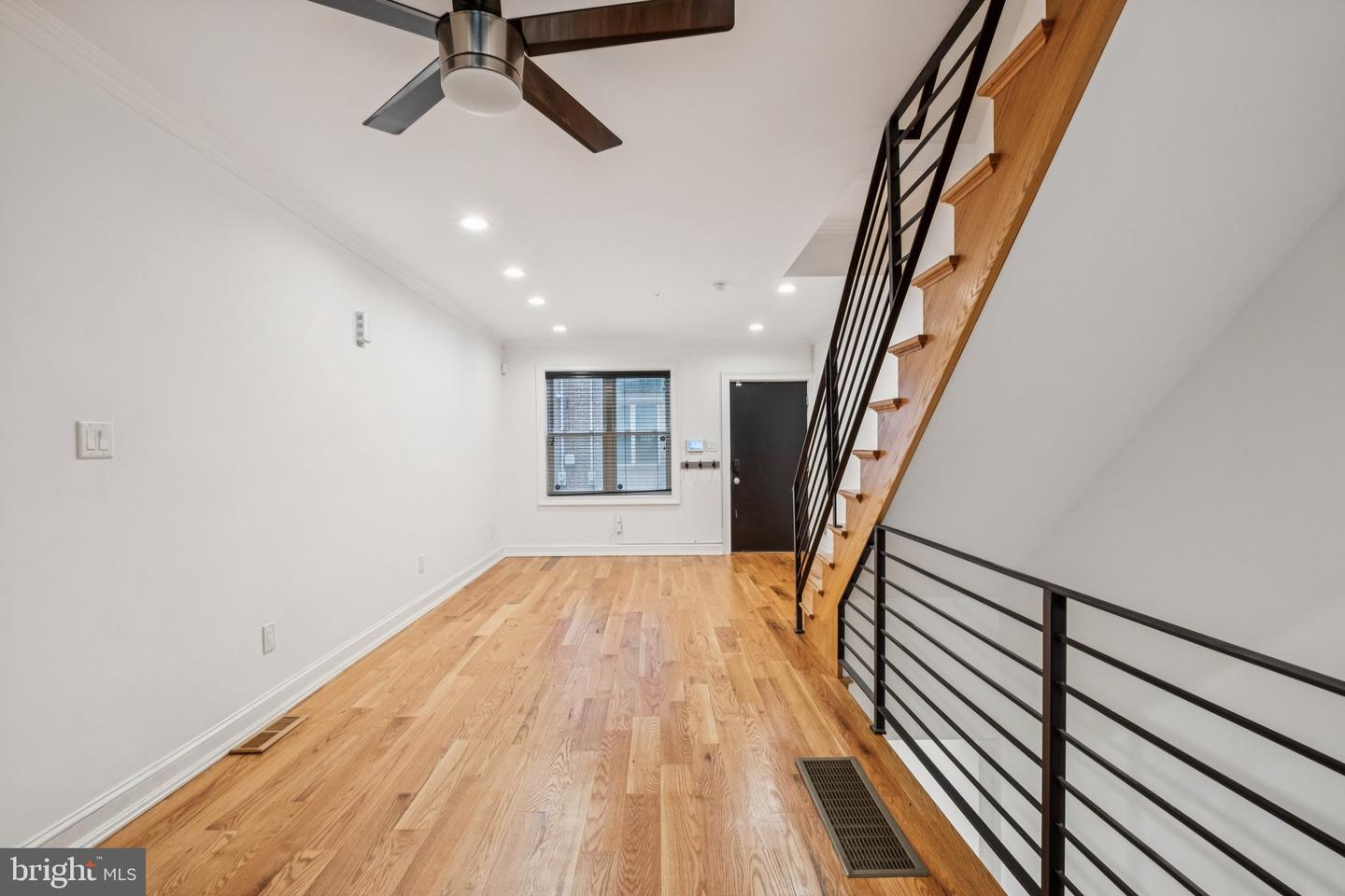 1710 W Seybert St Property Photo 9
