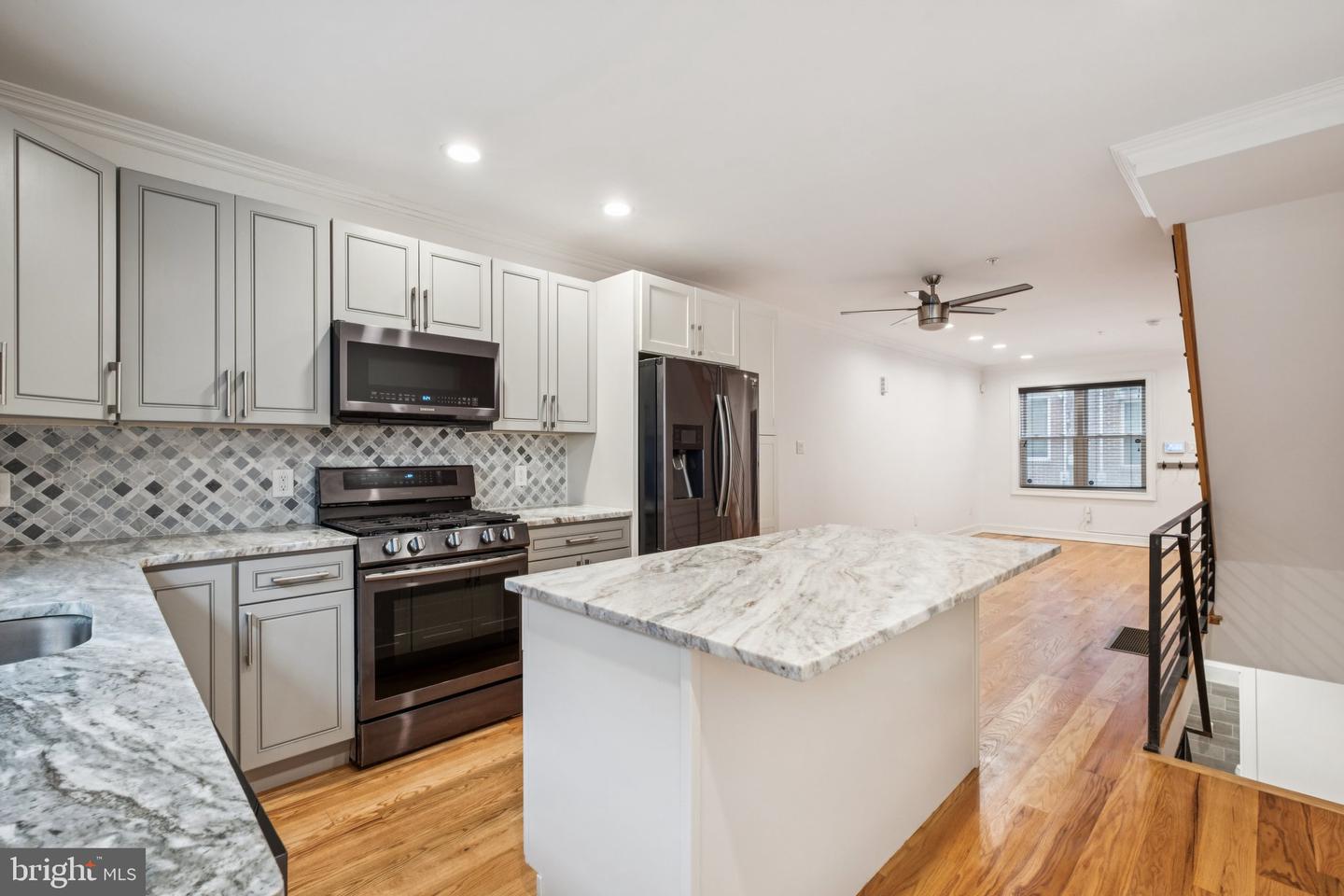 1710 W Seybert St Property Photo 12
