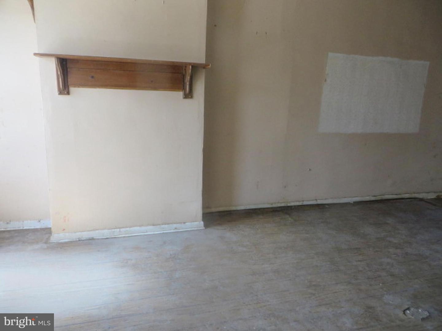 3058 Aramingo Ave Property Photo 2