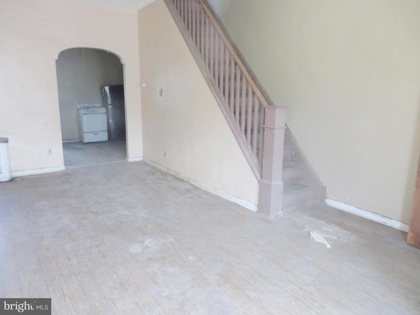 3058 Aramingo Ave Property Photo 3