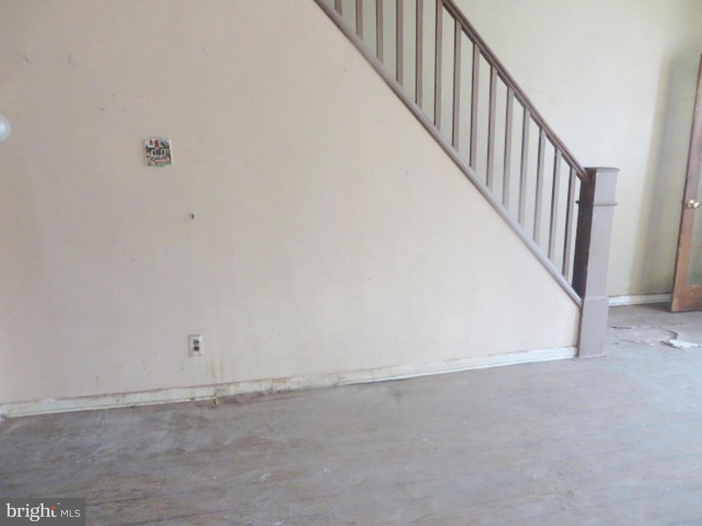 3058 Aramingo Ave Property Photo 4