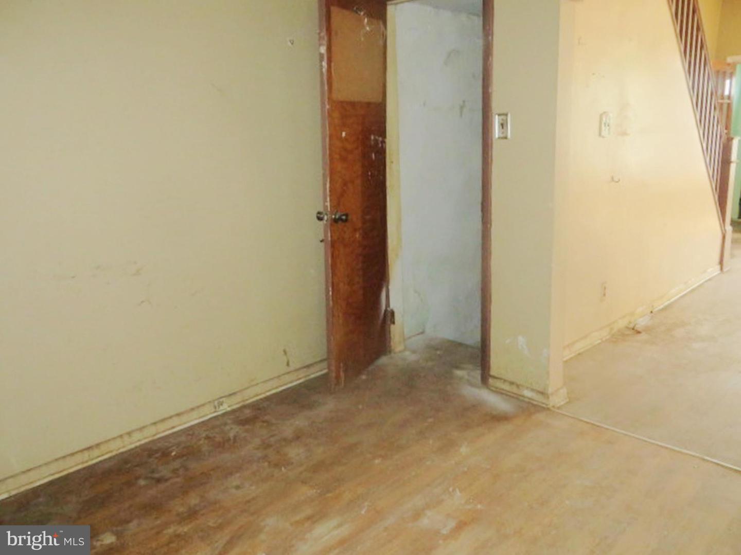 3058 Aramingo Ave Property Photo 5
