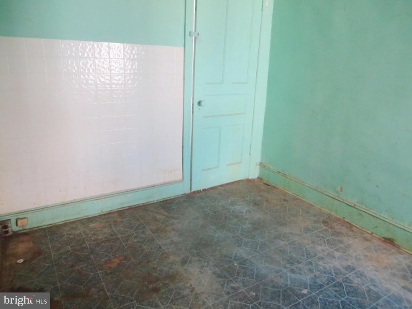3058 Aramingo Ave Property Photo 10