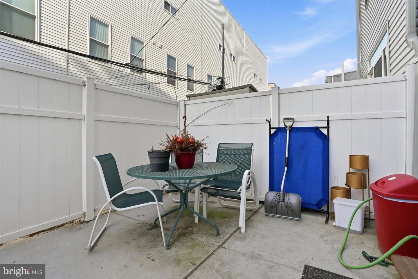 1739 W Seybert St Property Photo 13