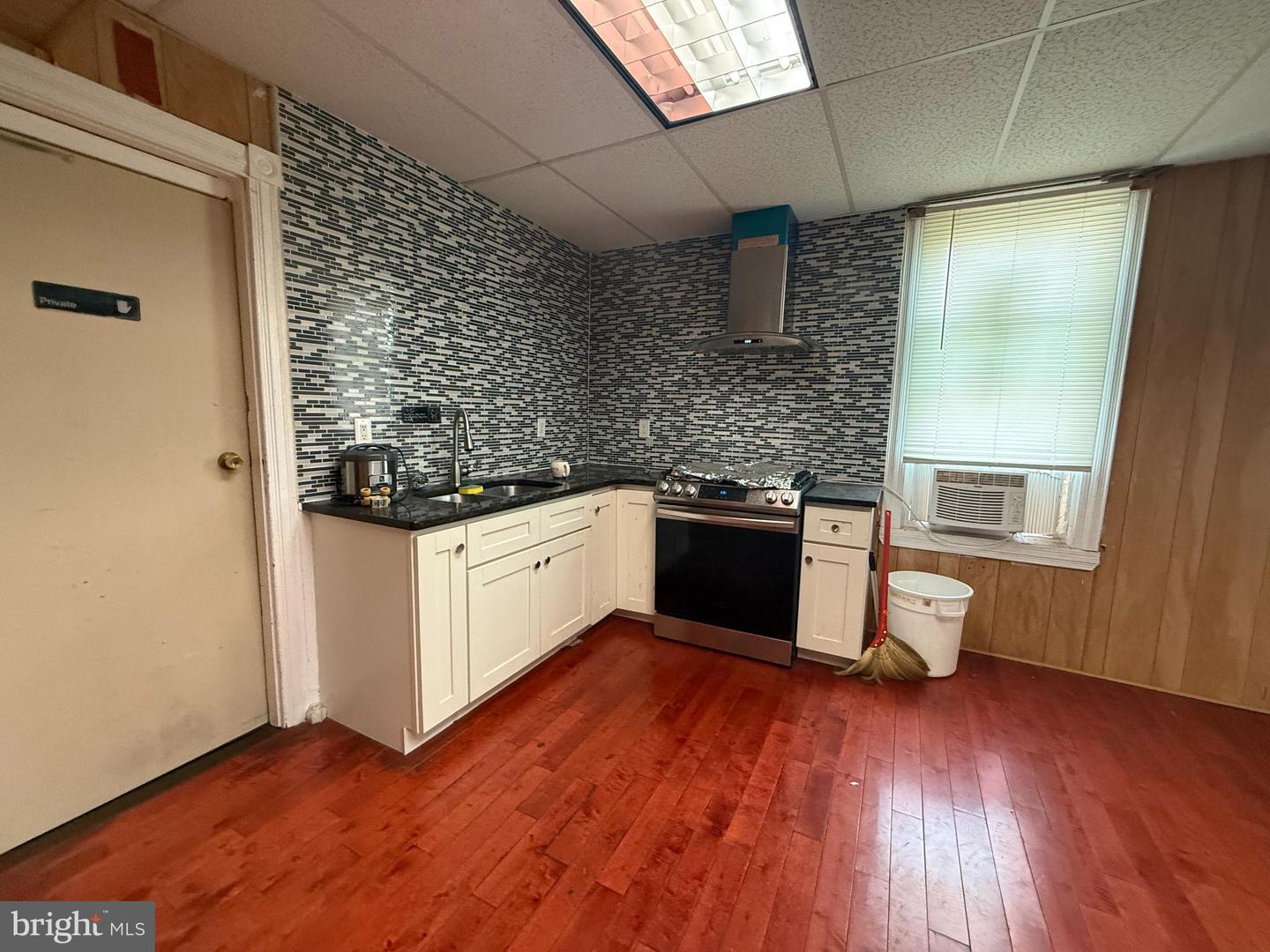 604 W York St Property Photo 16