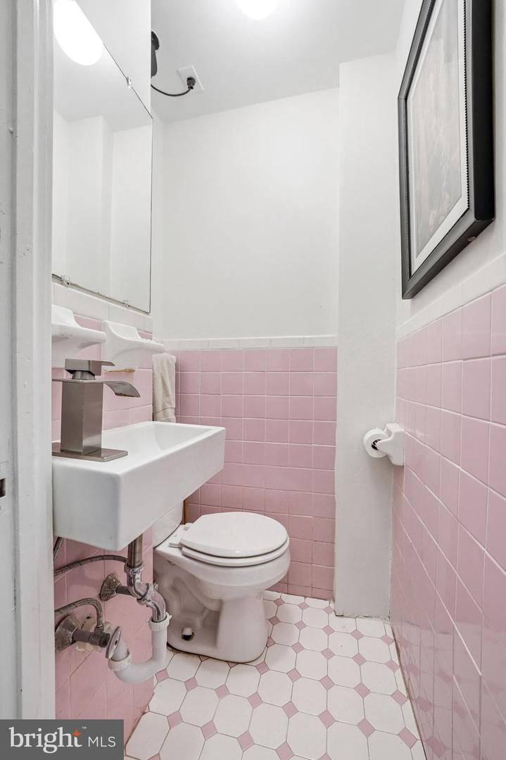 341 W Durham St Property Photo 19