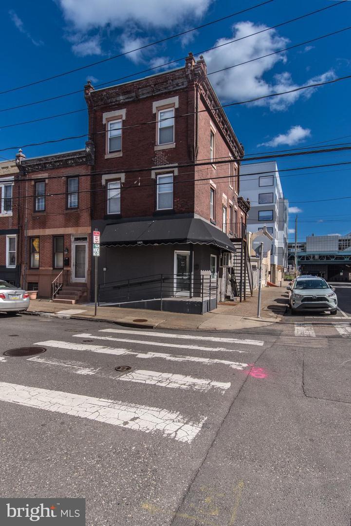 1901 N Howard St Property Photo 53