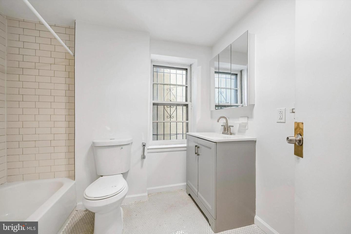 2036 Mount Vernon St #1r Property Photo 3