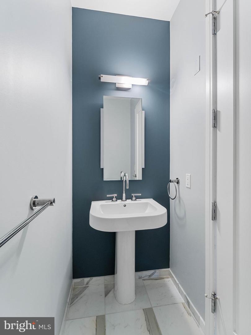 1414 S Penn Sq #32f Property Photo 21