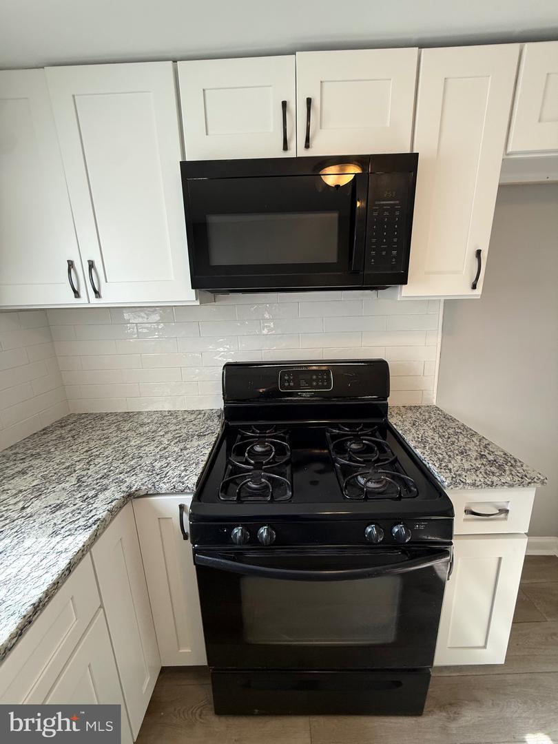 2140 E Ann St Property Photo 5