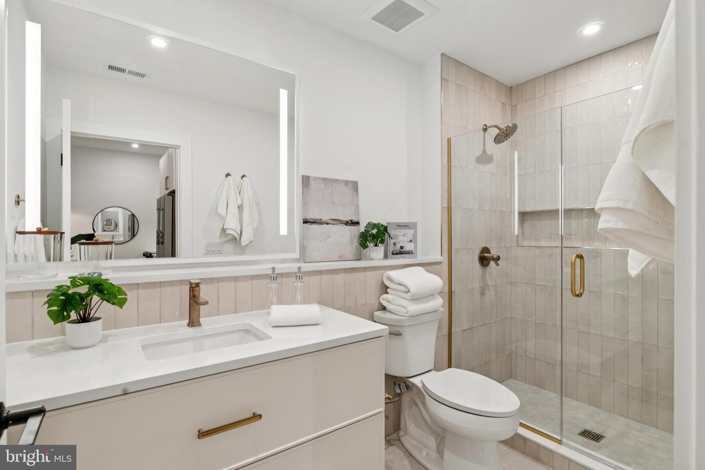 20-30 W Allens Ln #309 Property Photo 9