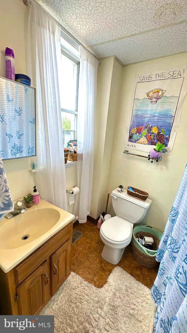 823 Christian St Property Photo 6