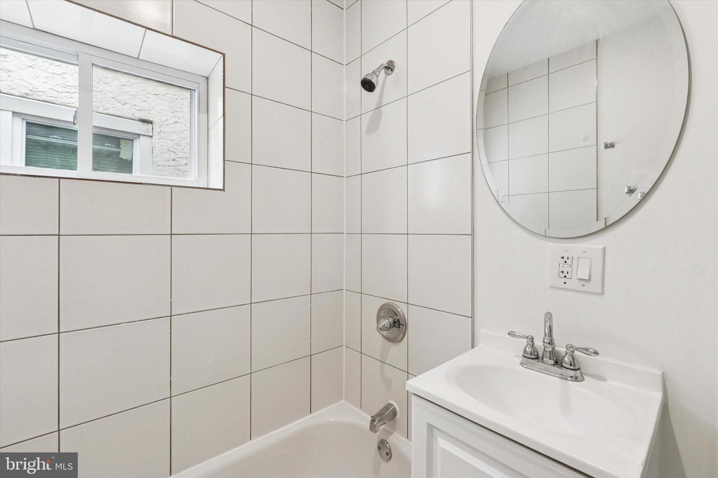 1761 N NEWKIRK ST Property Photo 1