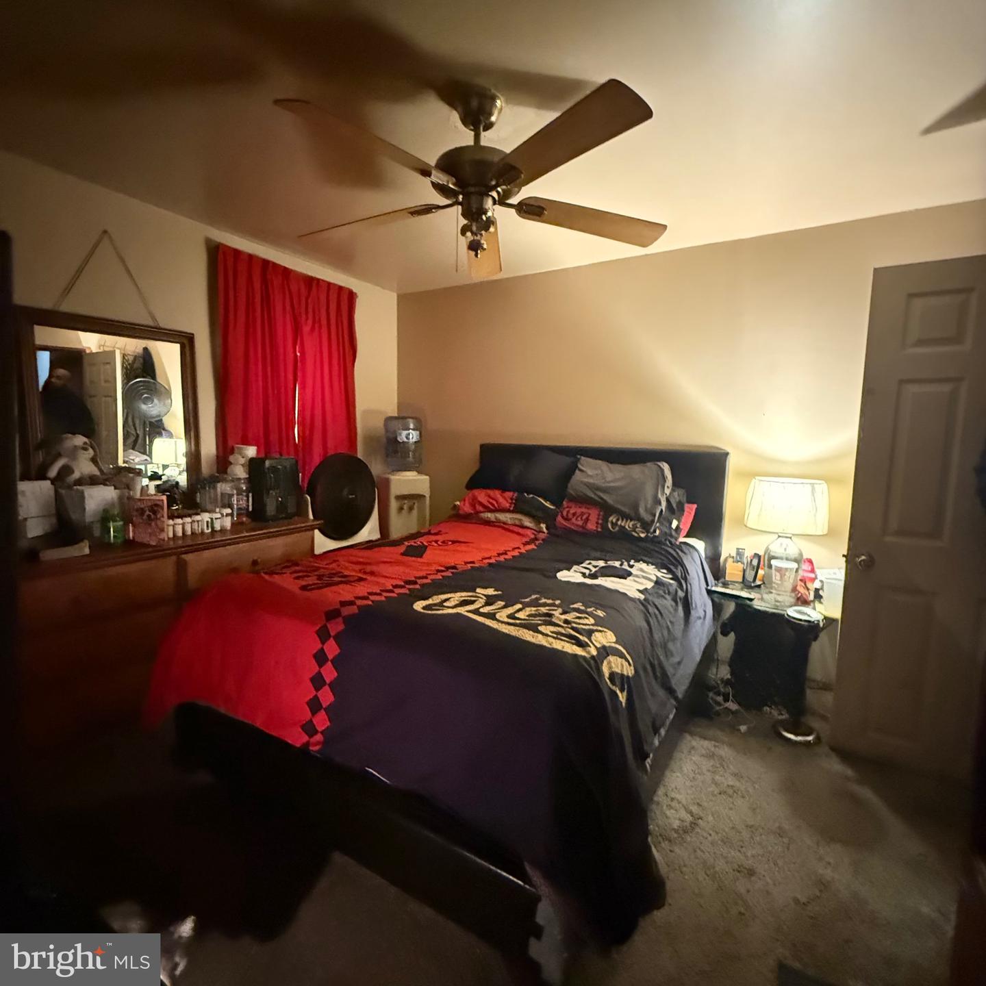 6449 Glenmore Ave Property Photo 3