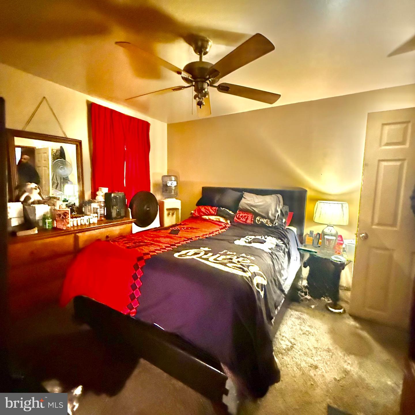 6449 Glenmore Ave Property Photo 4