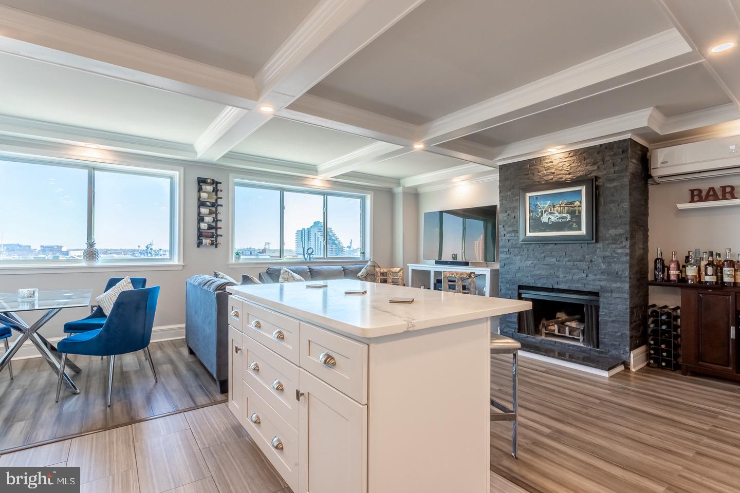 200-10 Lombard St #709 Property Photo 1