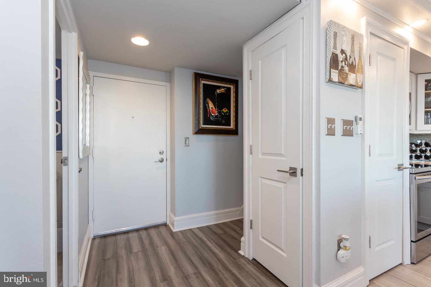 200-10 Lombard St #709 Property Photo 2