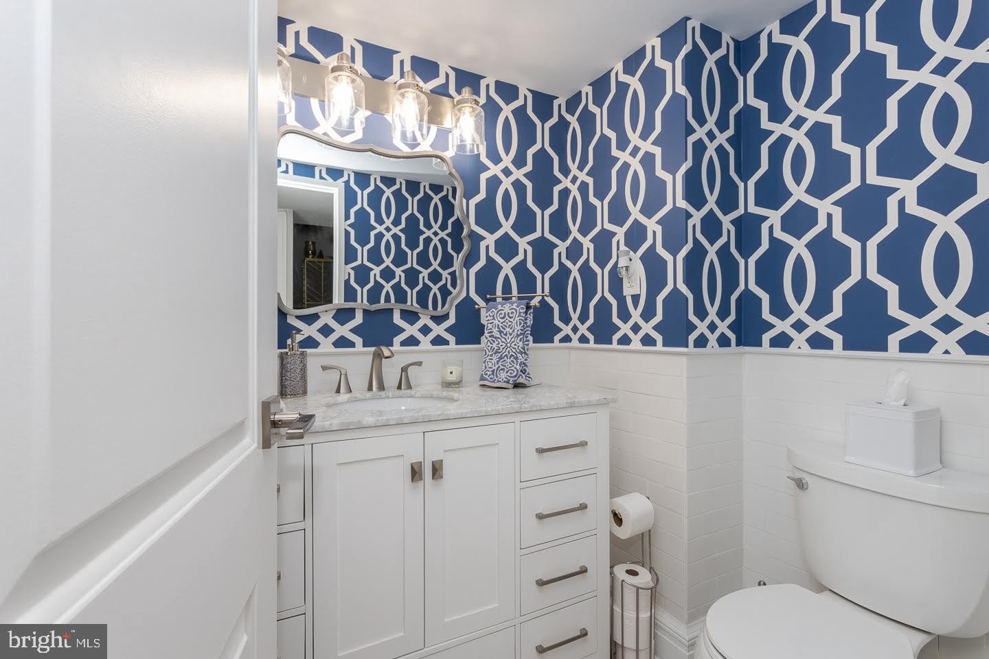 200-10 Lombard St #709 Property Photo 4