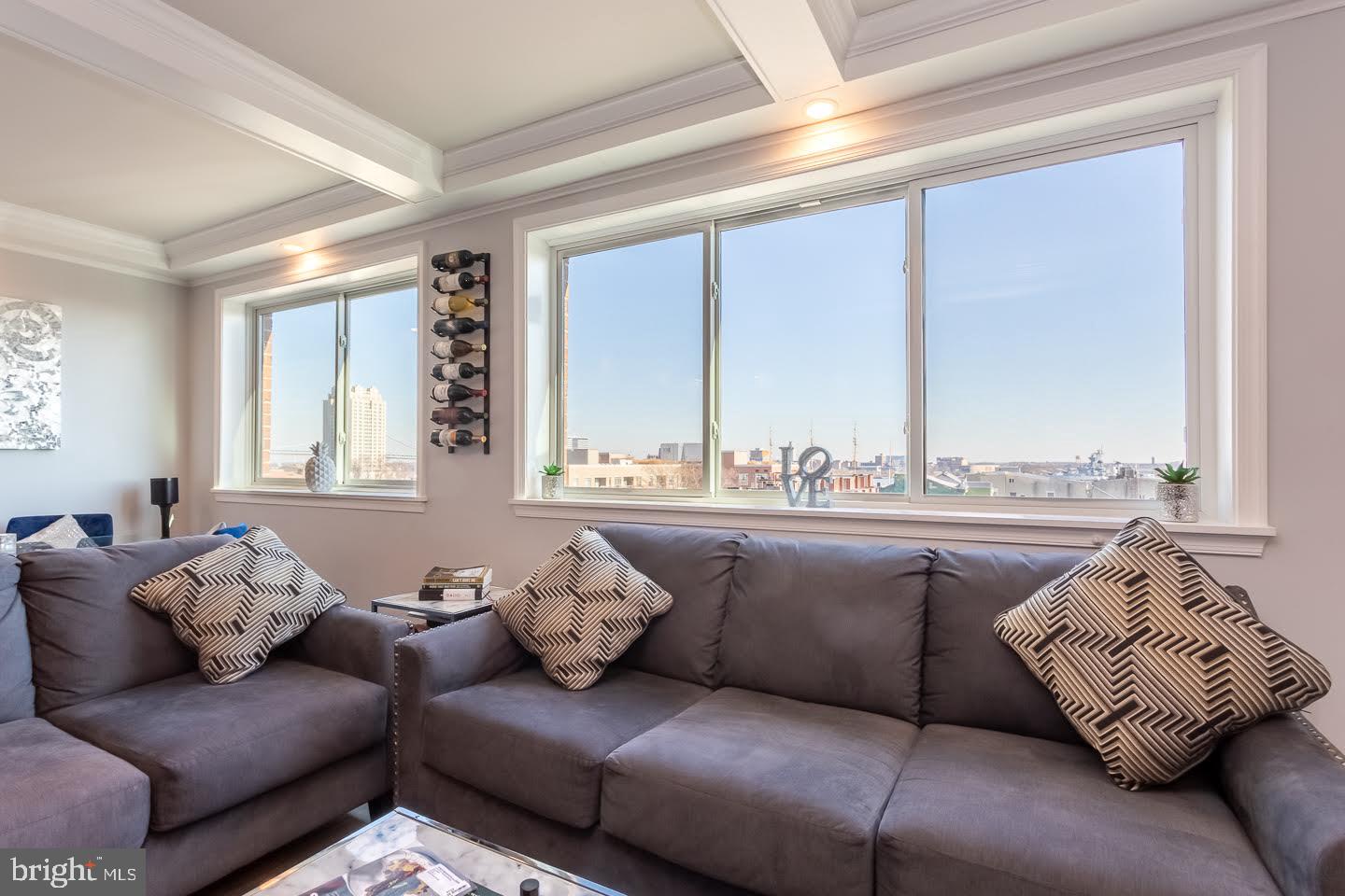 200-10 Lombard St #709 Property Photo 7