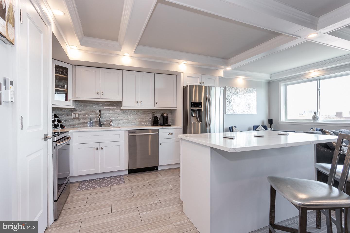 200-10 Lombard St #709 Property Photo 11