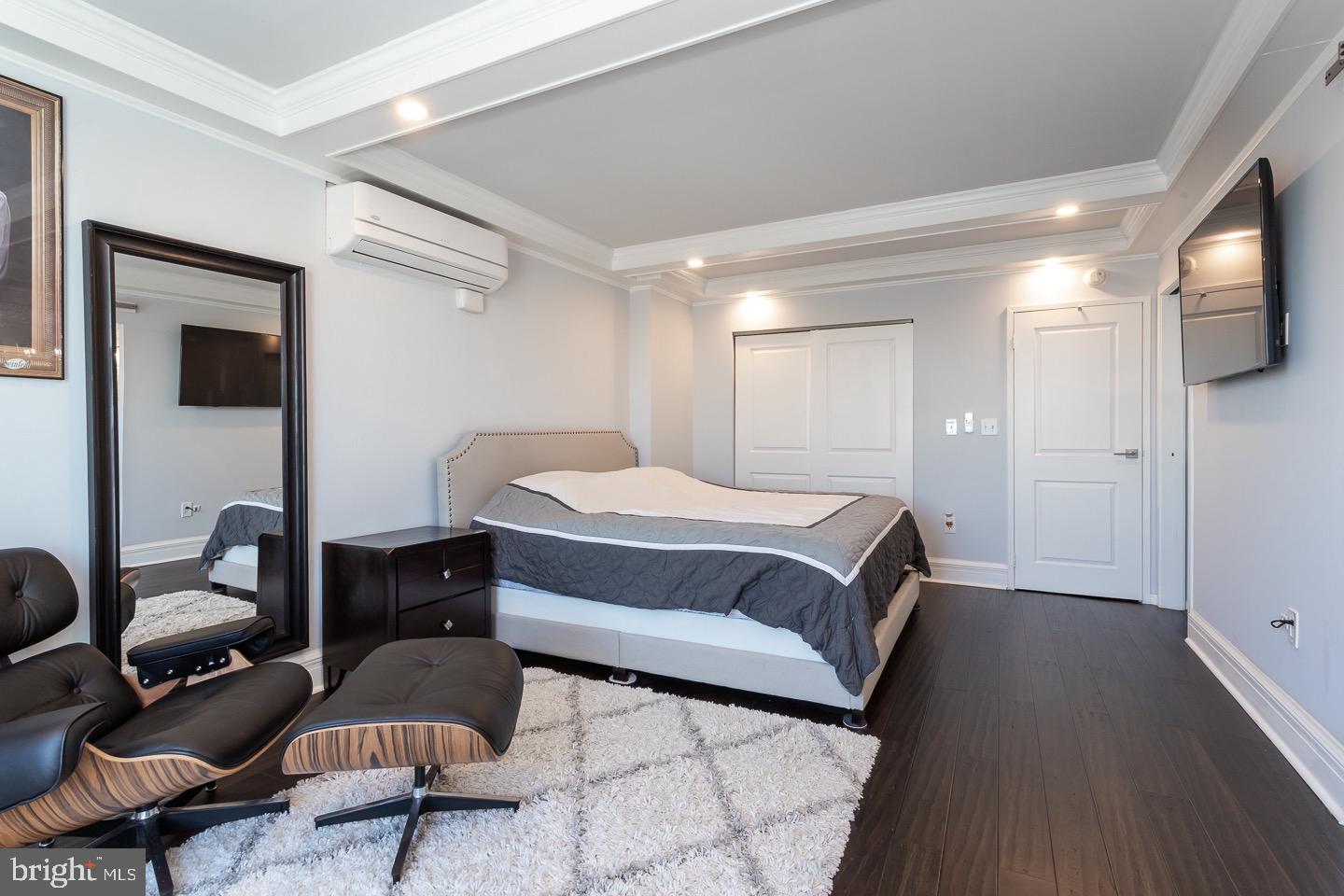 200-10 Lombard St #709 Property Photo 16